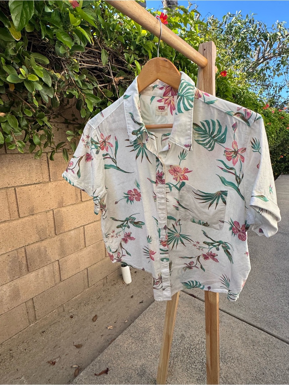 Levi’s Darlene Tropical Floral Button-Up Shirt with Green & Pink Print